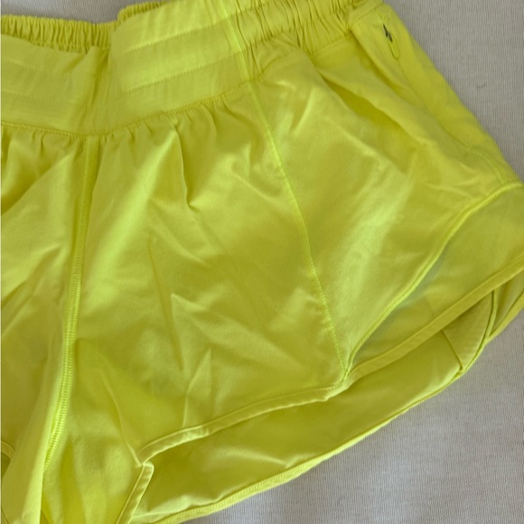 Lululemon shorts size 8 2.5’ - Picture 2 of 3